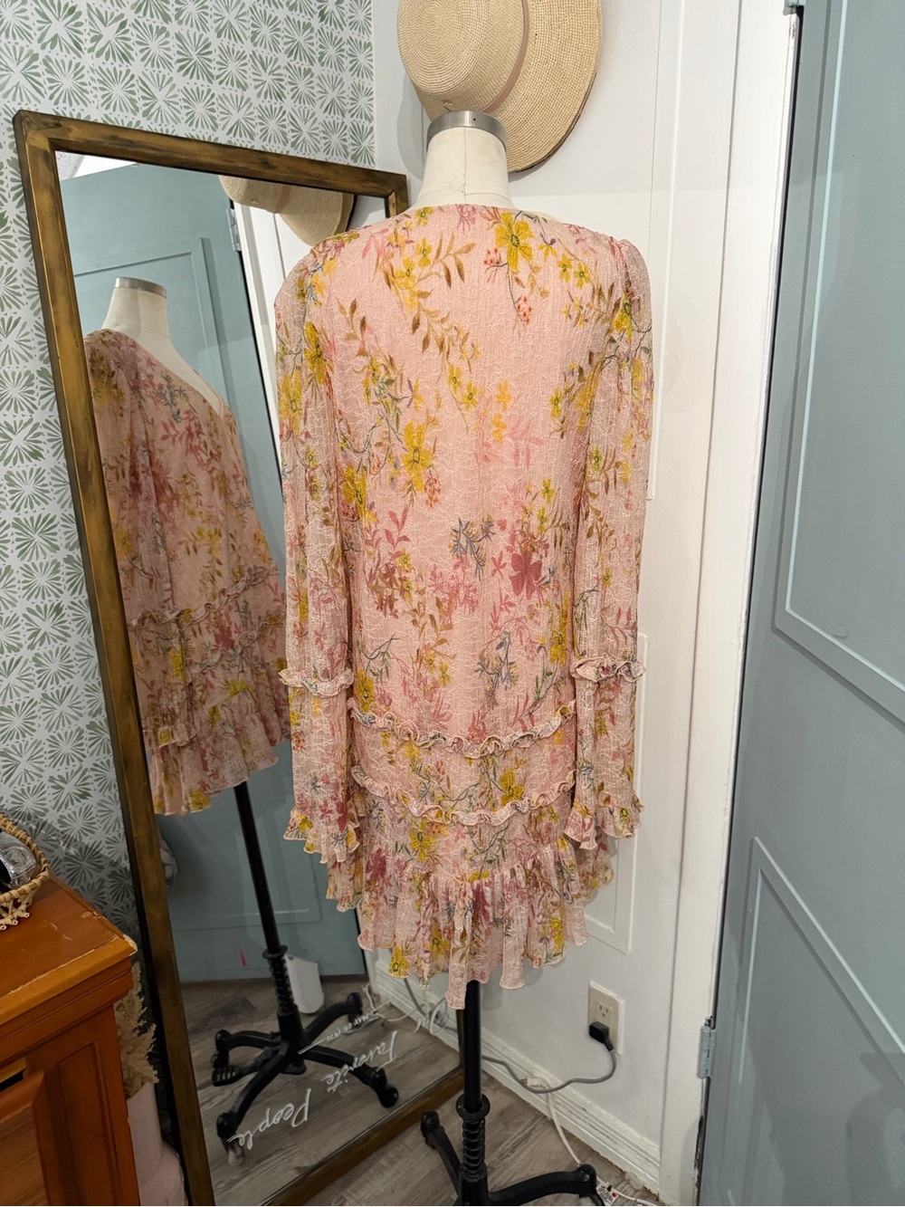 Tularosa Evelyn Dress in Light Rose Floral - Picture 5 of 9